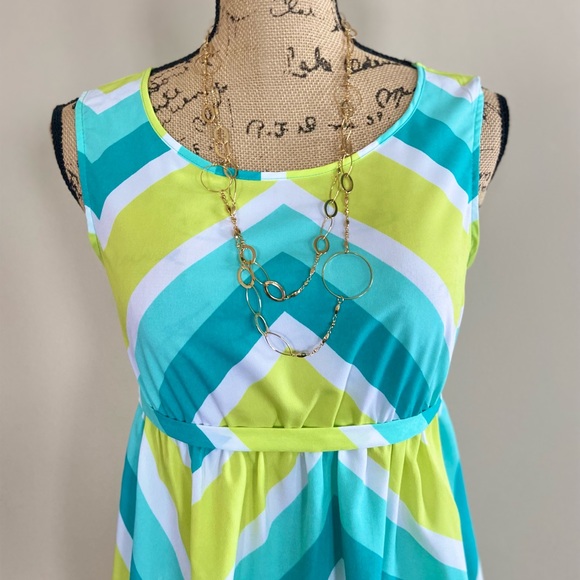 •Tacera Maternity•zig zag maternity blouse - Picture 4 of 6